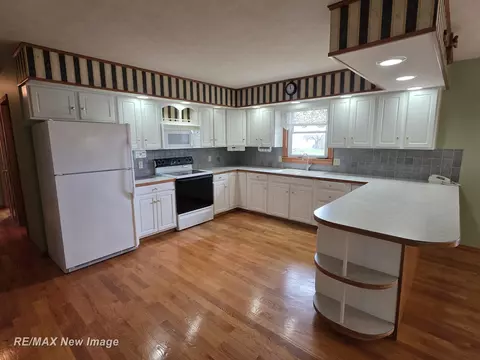 Kitchen - 8781 N State, Chesaning, MI 48616 photo 5 of 6