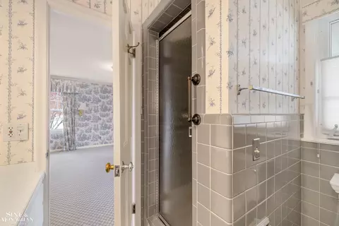Bath - 72 S Duval, Grosse Pointe Shores, MI 48236 photo 2 of 3