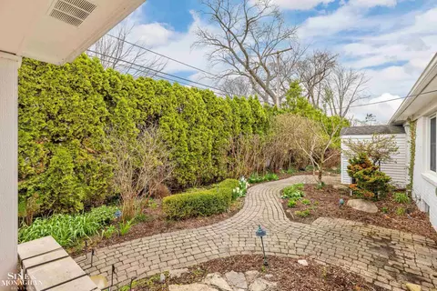 Exterior - 72 S Duval, Grosse Pointe Shores, MI 48236 photo 9 of 12