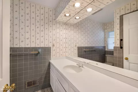 Bath - 72 S Duval, Grosse Pointe Shores, MI 48236 photo 1 of 3