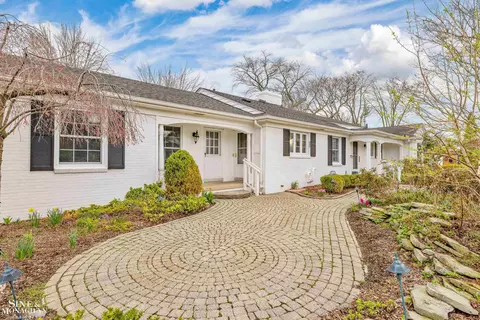 Exterior - 72 S Duval, Grosse Pointe Shores, MI 48236 photo 10 of 12