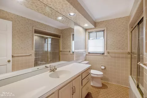 Bath - 72 S Duval, Grosse Pointe Shores, MI 48236 photo 3 of 3