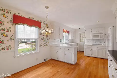 Kitchen - 72 S Duval, Grosse Pointe Shores, MI 48236 photo 6 of 6
