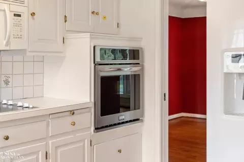 Kitchen - 72 S Duval, Grosse Pointe Shores, MI 48236 photo 3 of 6