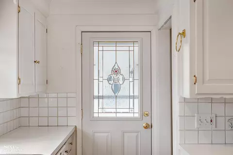 Entry Way - 72 S Duval, Grosse Pointe Shores, MI 48236 photo 2 of 2