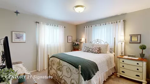 Bedroom - 5405 River Rdg, Flushing, MI 48433 photo 1 of 6