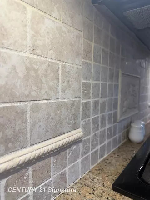 Kitchen - 5405 River Rdg, Flushing, MI 48433 photo 7 of 7