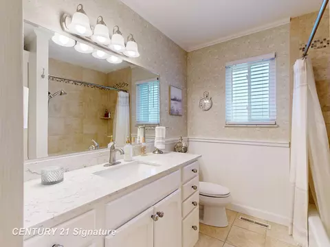 Bath - 5405 River Rdg, Flushing, MI 48433 photo 1 of 7