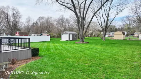 Exterior - 5405 River Rdg, Flushing, MI 48433 photo 8 of 10