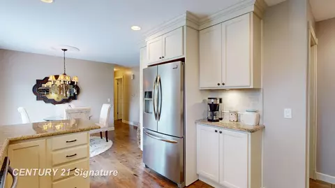 Kitchen - 5405 River Rdg, Flushing, MI 48433 photo 5 of 7