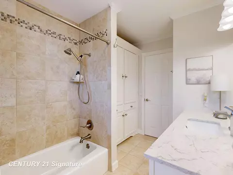 Bath - 5405 River Rdg, Flushing, MI 48433 photo 2 of 7