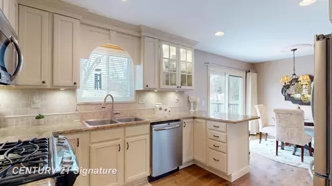 Kitchen - 5405 River Rdg, Flushing, MI 48433 photo 4 of 7