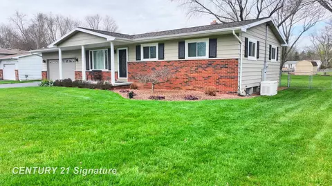 Exterior - 5405 River Rdg, Flushing, MI 48433 photo 2 of 10
