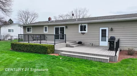 Exterior - 5405 River Rdg, Flushing, MI 48433 photo 4 of 10