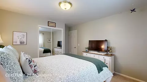 Bedroom - 5405 River Rdg, Flushing, MI 48433 photo 2 of 6