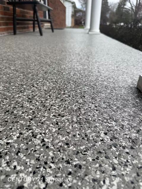Exterior - 5405 River Rdg, Flushing, MI 48433 photo 3 of 10
