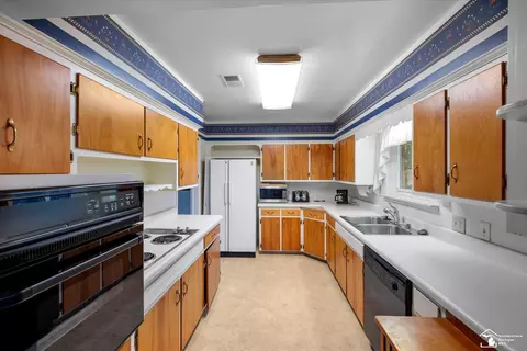 Kitchen - 1170 Hillcrest, Temperance, MI 48182 photo 1 of 2