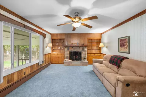 Living - 1170 Hillcrest, Temperance, MI 48182 photo 2 of 5