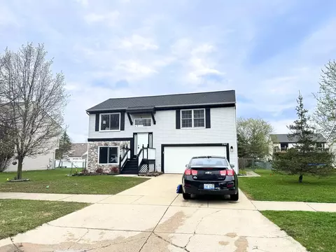 764 Carriage Hl, Fenton, MI 48430