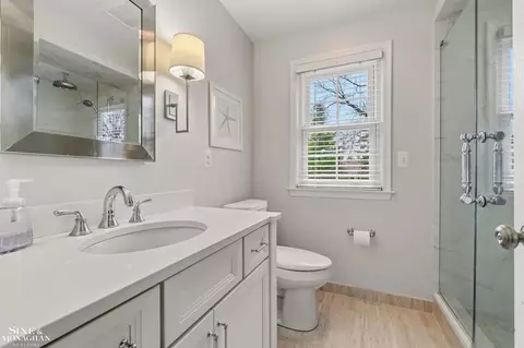 Bath - 171 Moran, Grosse Pointe Farms, MI 48236 photo 2 of 5