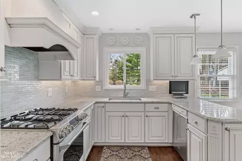 Kitchen - 171 Moran, Grosse Pointe Farms, MI 48236 photo 4 of 5