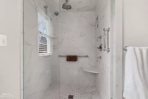 Bath - 171 Moran, Grosse Pointe Farms, MI 48236 photo 3 of 5