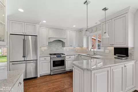 Kitchen - 171 Moran, Grosse Pointe Farms, MI 48236 photo 3 of 5