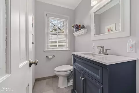 Bath - 171 Moran, Grosse Pointe Farms, MI 48236 photo 1 of 5