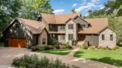 725 Edenville Lk, Hope, MI 48628