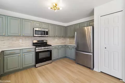 Kitchen - 45880 Brookside N #93, Macomb, MI 48044 photo 2 of 3