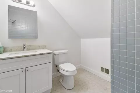 Bath - 45880 Brookside N #93, Macomb, MI 48044 photo 6 of 6