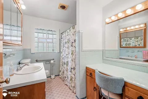Bath - 3005 Lanning, Flint, MI 48506 photo 1 of 1