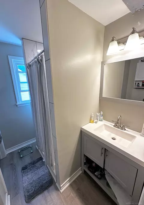 Bath - 284 E Saint Clair, Romeo, MI 48065 photo 1 of 2