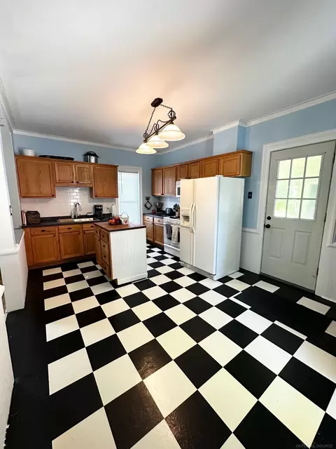 Kitchen - 284 E Saint Clair, Romeo, MI 48065 photo 2 of 2