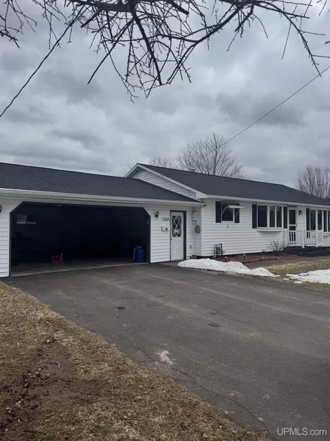 1009 Halliday, L'anse, MI 49946 photo 2