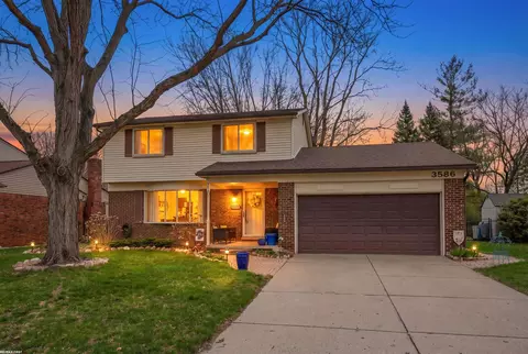 3586 Kings Pt, Troy, MI 48083