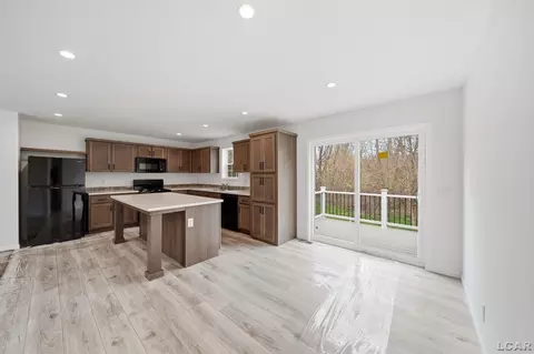 Entry Way - 4762 Hooks Ml, Adrian, MI 49221 photo 1 of 2