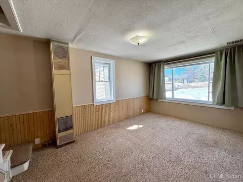 Living - 160 N Lilac, Ishpeming, MI 49849 photo 7 of 7
