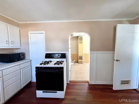 Kitchen - 160 N Lilac, Ishpeming, MI 49849 photo 7 of 10