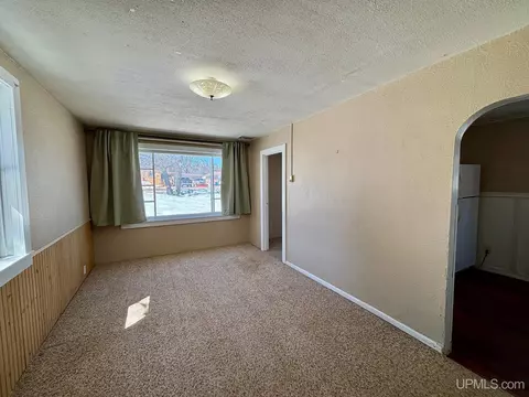 Living - 160 N Lilac, Ishpeming, MI 49849 photo 4 of 7