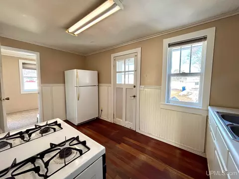 Kitchen - 160 N Lilac, Ishpeming, MI 49849 photo 4 of 10
