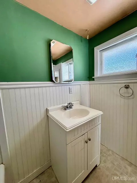Bath - 160 N Lilac, Ishpeming, MI 49849 photo 3 of 4