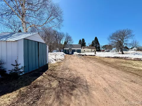 Exterior - 160 N Lilac, Ishpeming, MI 49849 photo 4 of 8