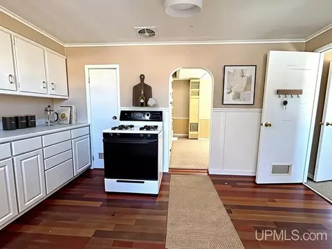 Kitchen - 160 N Lilac, Ishpeming, MI 49849 photo 8 of 10