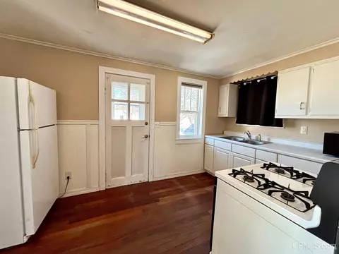 Kitchen - 160 N Lilac, Ishpeming, MI 49849 photo 2 of 10
