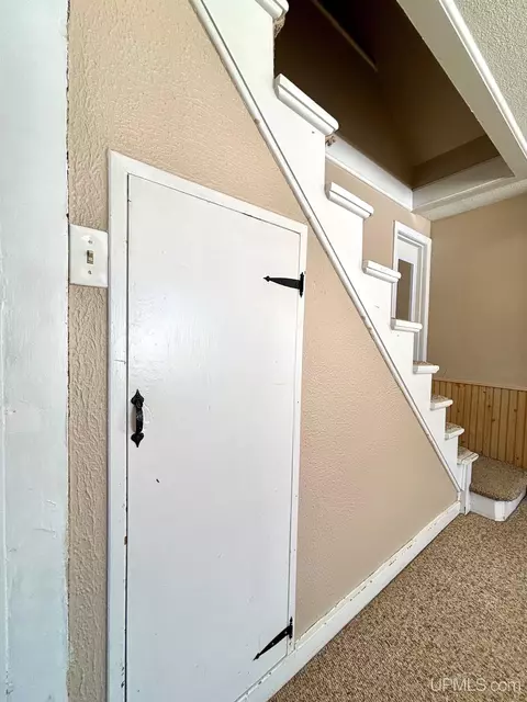 Entry Way - 160 N Lilac, Ishpeming, MI 49849 photo 2 of 2