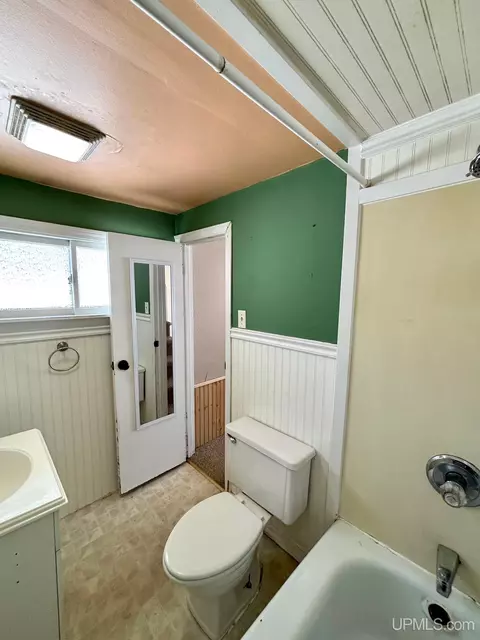 Bath - 160 N Lilac, Ishpeming, MI 49849 photo 2 of 4