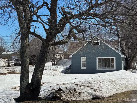Exterior - 160 N Lilac, Ishpeming, MI 49849 photo 5 of 8