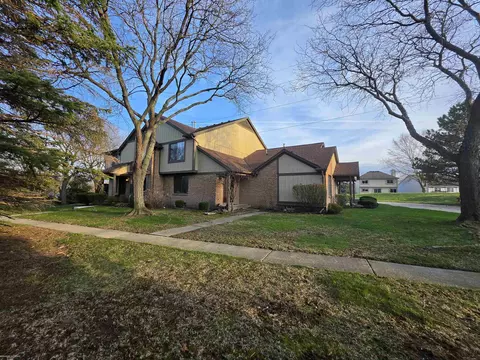 314 Meadow Brg, Rochester Hills, MI 48307