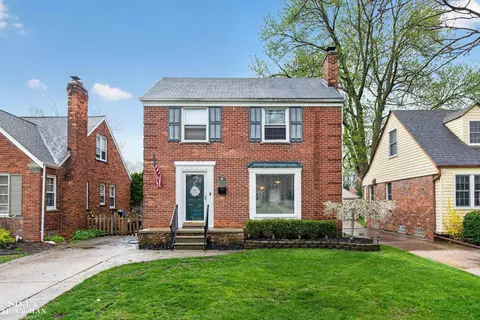 21208 Hunt Clb, Harper Woods, MI 48225